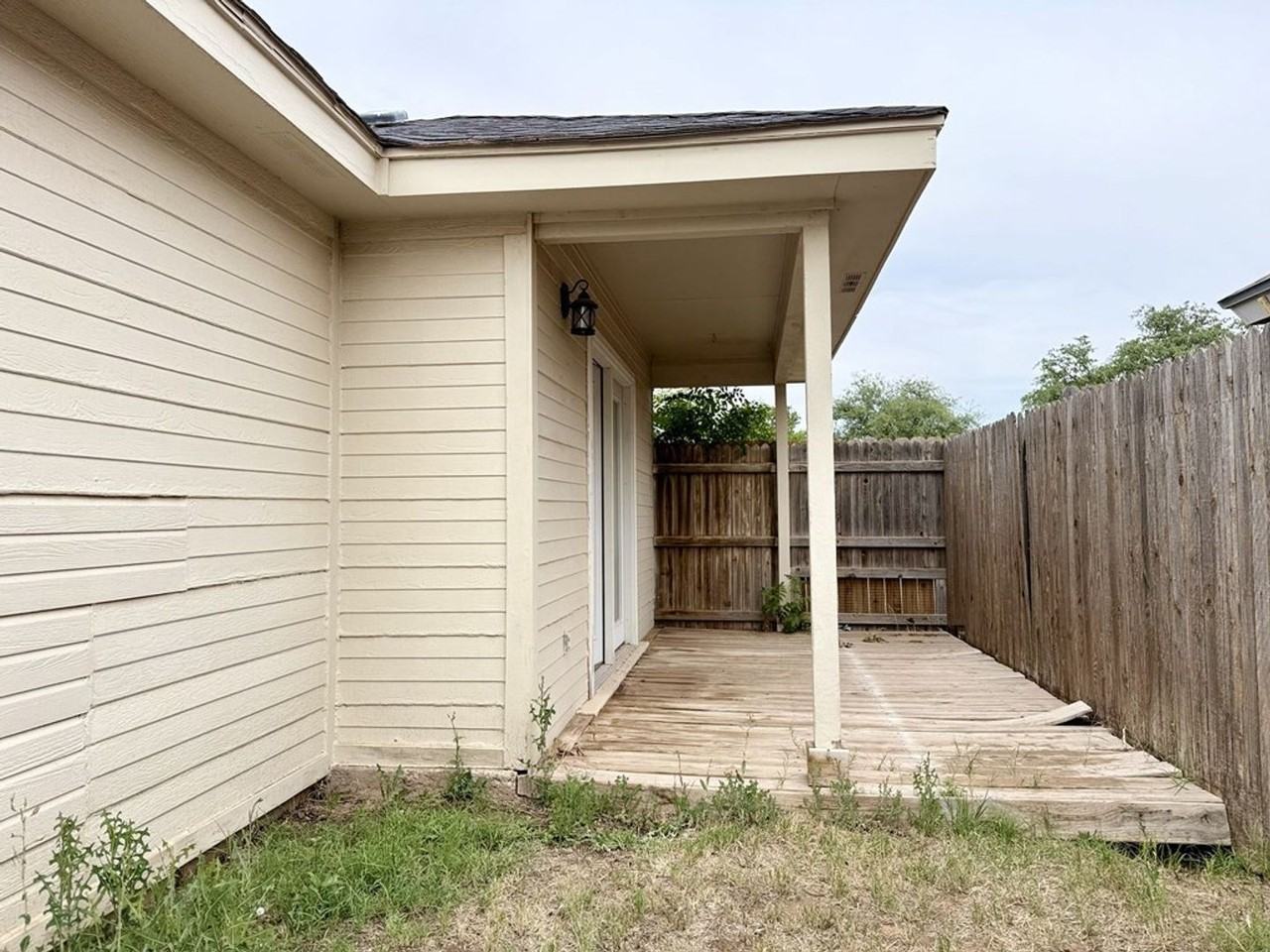 2601 Idlewilde Dr - Photo 3 of 18