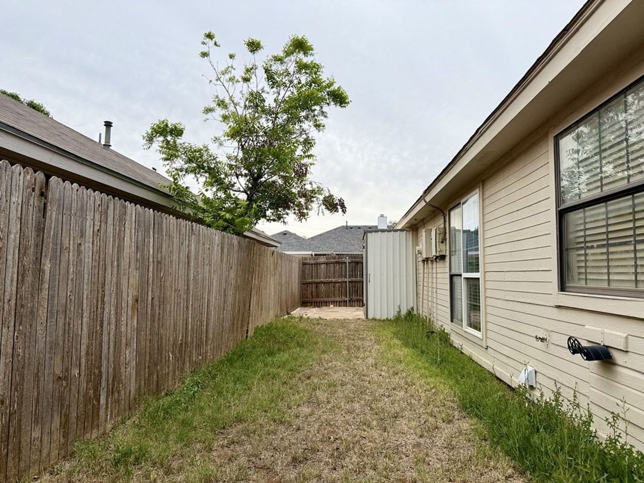 2601 Idlewilde Dr - Photo 4 of 18