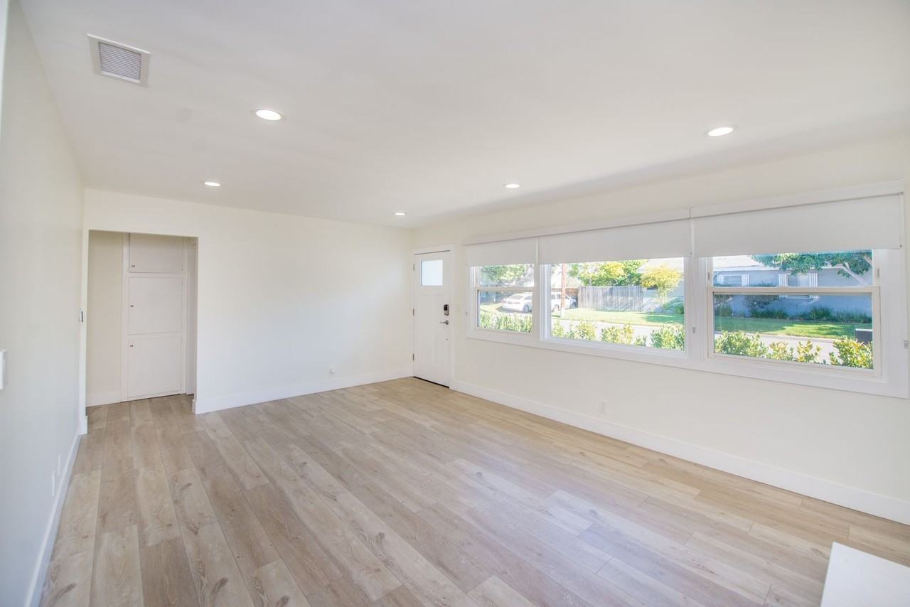 2253 Elden Ave - Photo 7 of 28