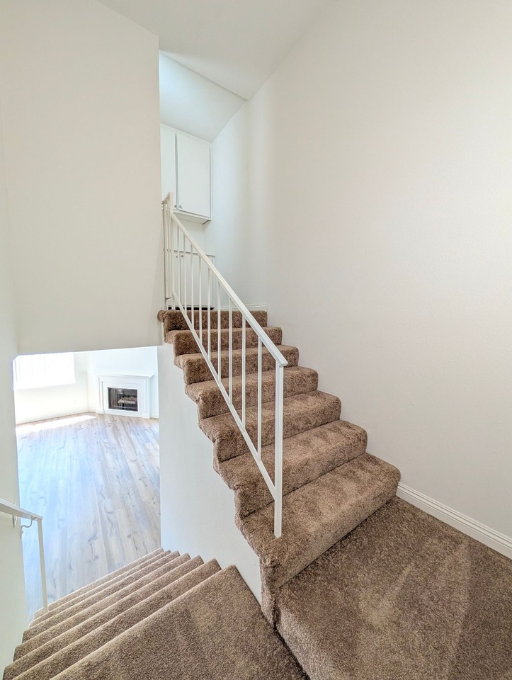 Chateau Lamont Apartments - Photo 3 of 6