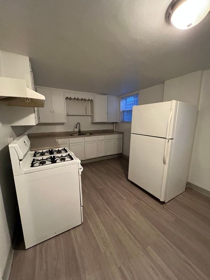 1434 Joliet St - Photo 2 of 11