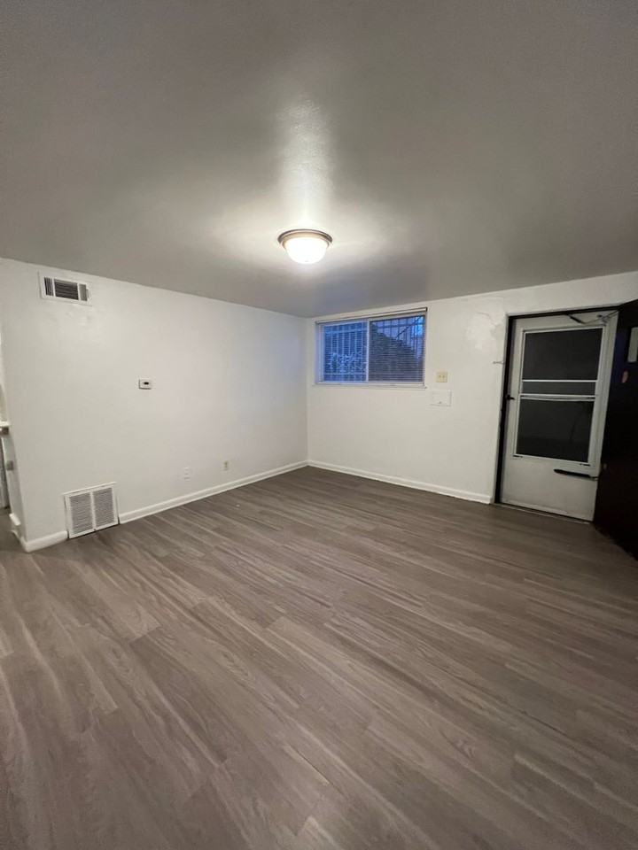 1434 Joliet St - Photo 3 of 11