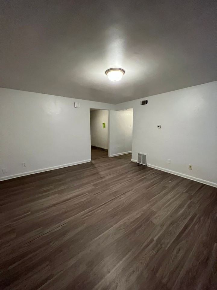 1434 Joliet St - Photo 4 of 11