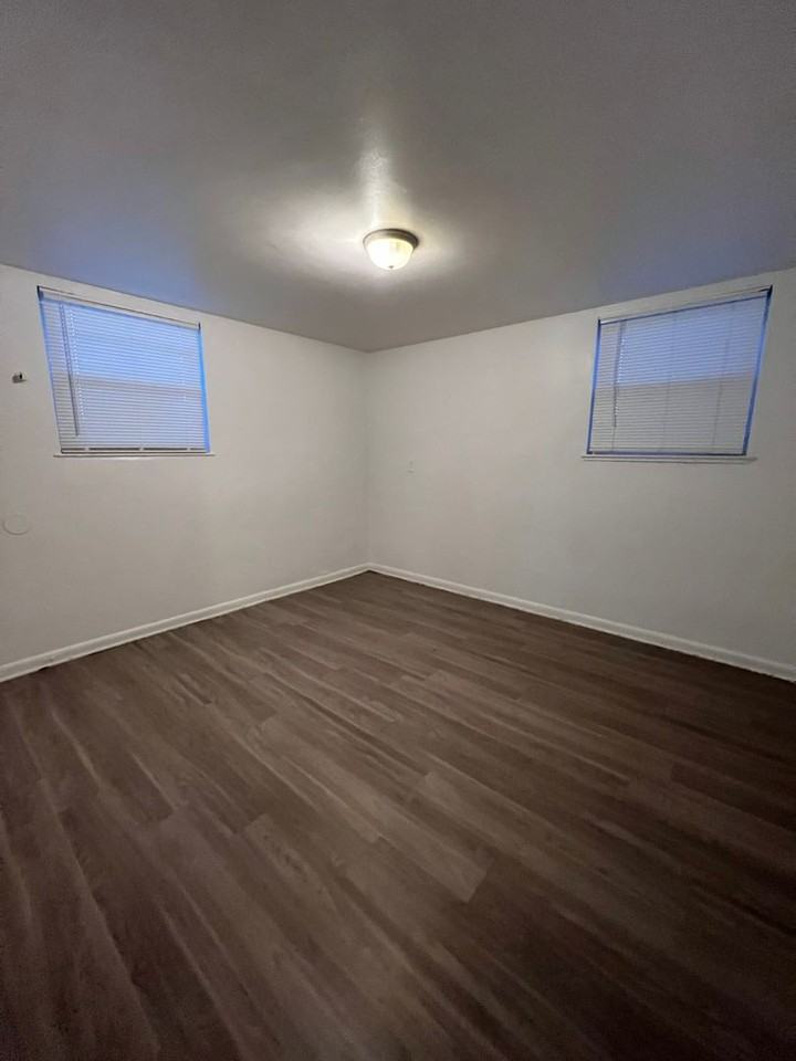 1434 Joliet St - Photo 5 of 11