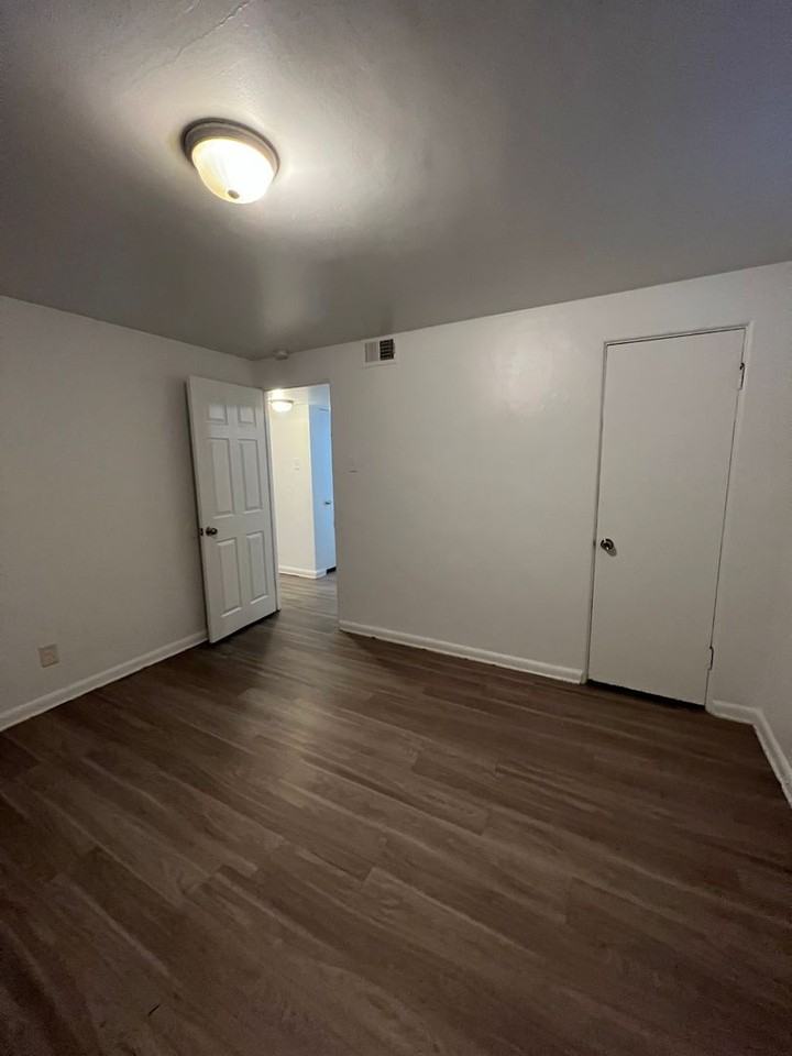 1434 Joliet St - Photo 6 of 11