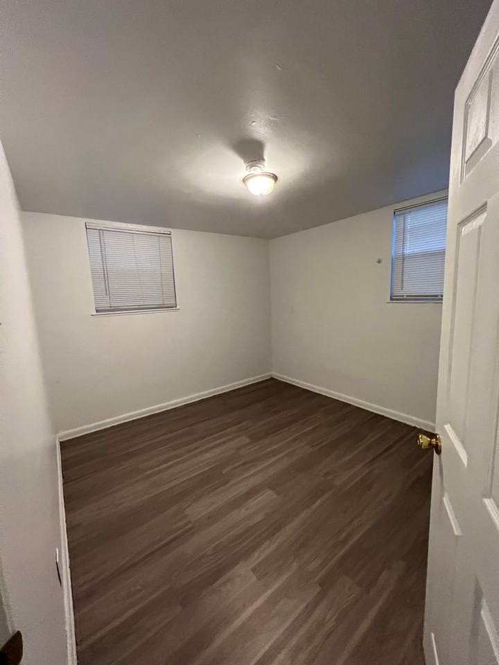 1434 Joliet St - Photo 7 of 11
