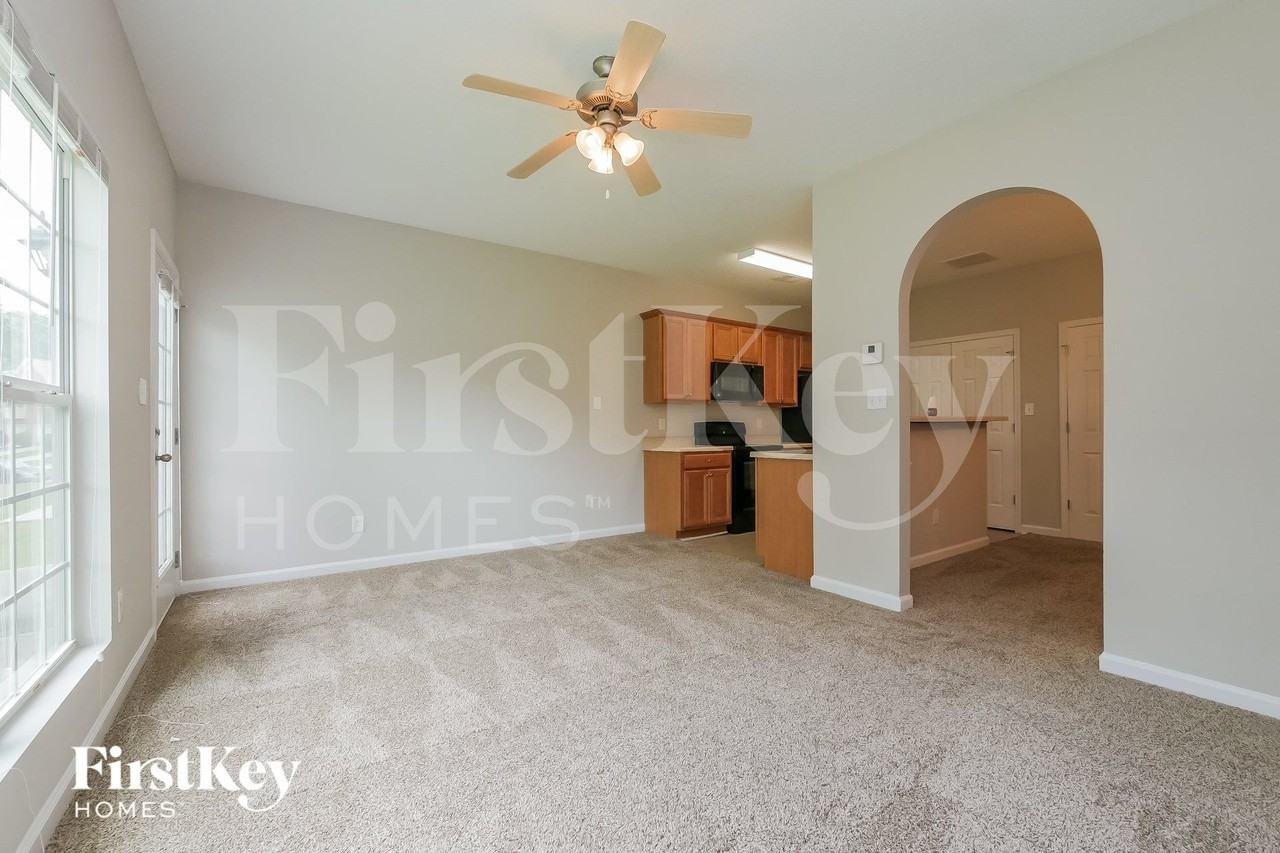 562 Maggie Ln - Photo 5 of 15