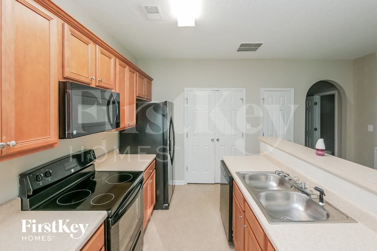 562 Maggie Ln - Photo 6 of 15