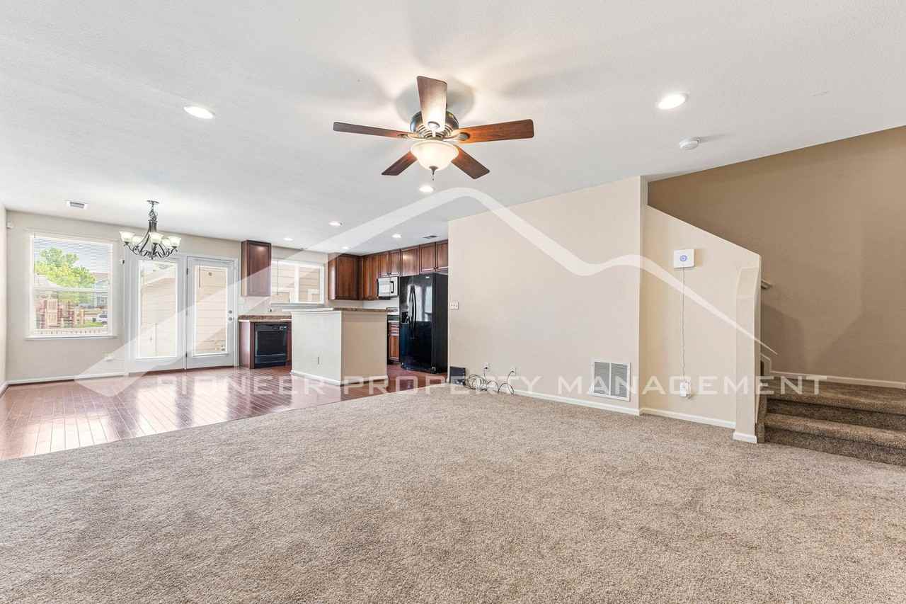5792 Ceylon St - Photo 4 of 23