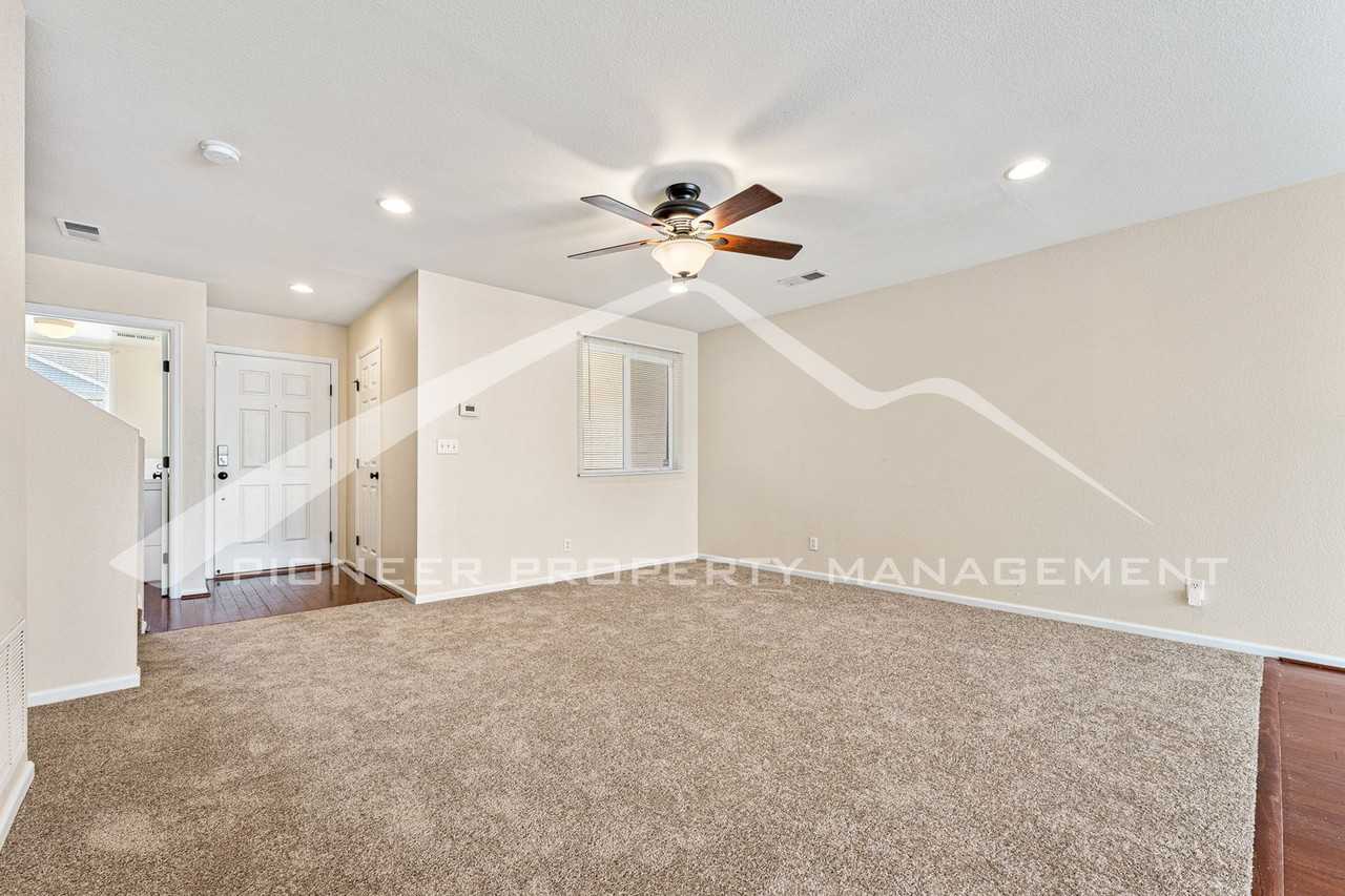 5792 Ceylon St - Photo 5 of 23