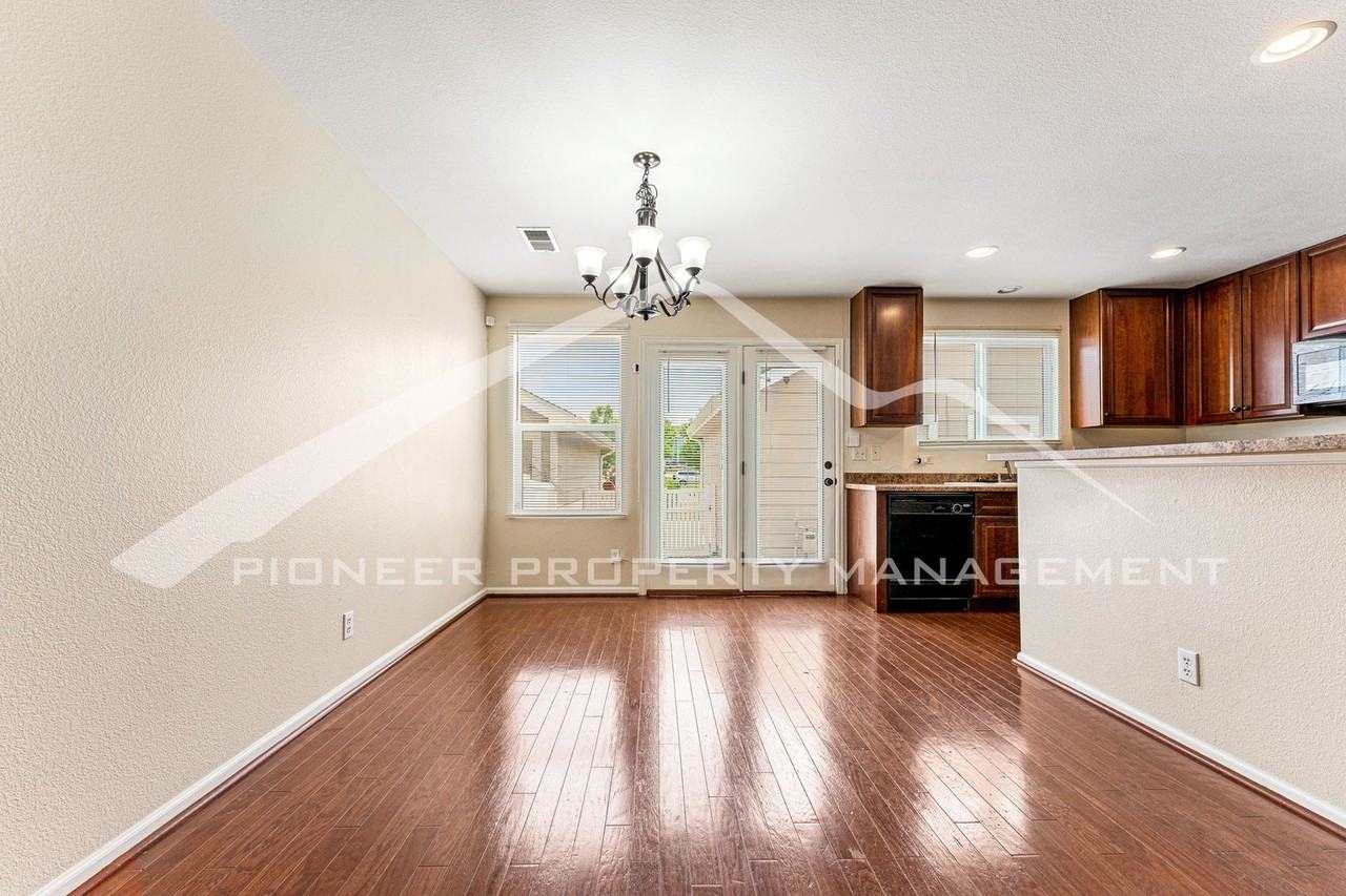 5792 Ceylon St - Photo 6 of 23