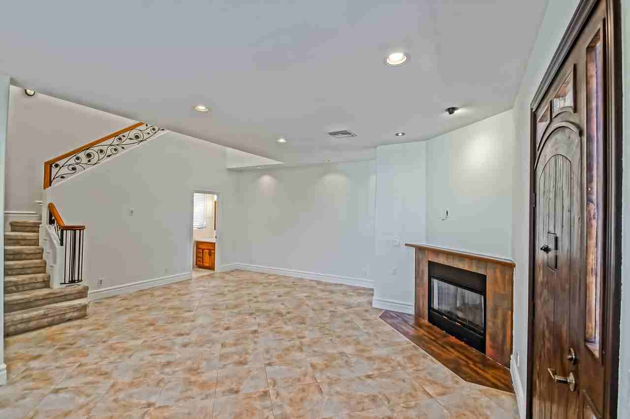 15624 Sombra Ave - Photo 3 of 38