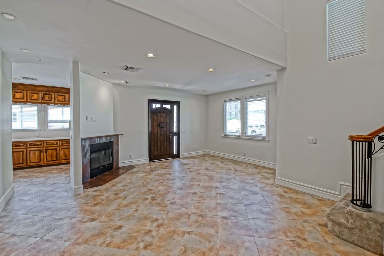 15624 Sombra Ave - Photo 4 of 38