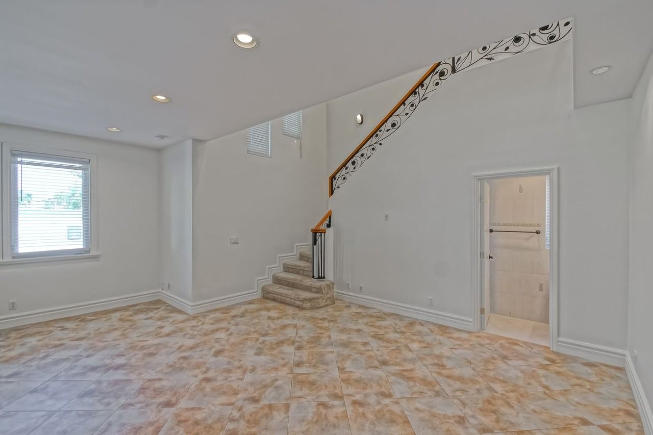 15624 Sombra Ave - Photo 5 of 38
