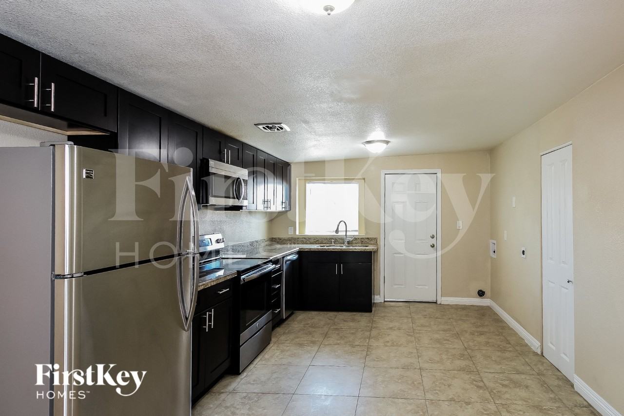 5119 Margo Dr - Photo 4 of 18