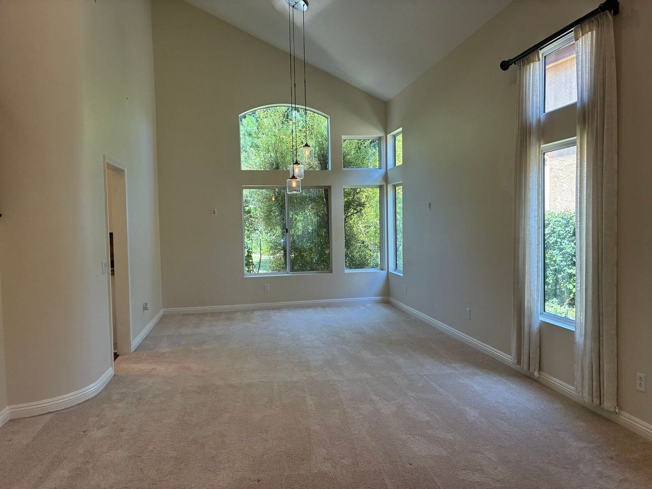585 Mindenvale Ct - Photo 2 of 20
