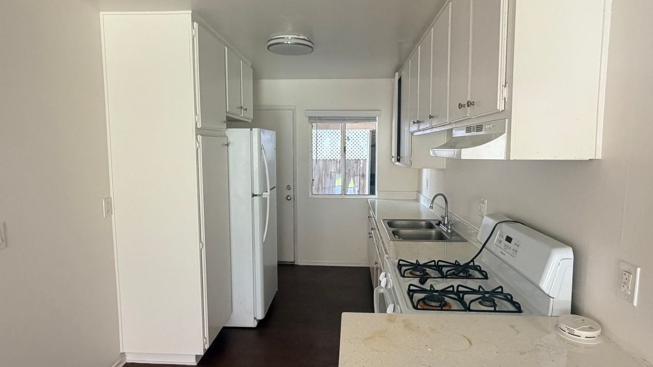 974 Merritt Dr #10 - Photo 4 of 13