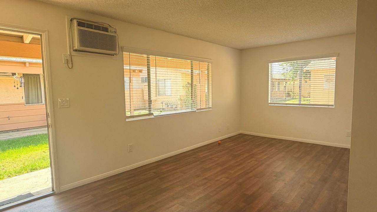 974 Merritt Dr #10 - Photo 5 of 13