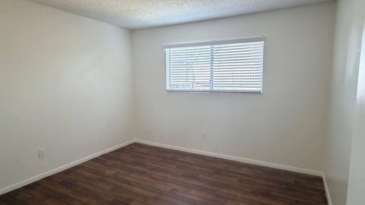 974 Merritt Dr #10 - Photo 6 of 13