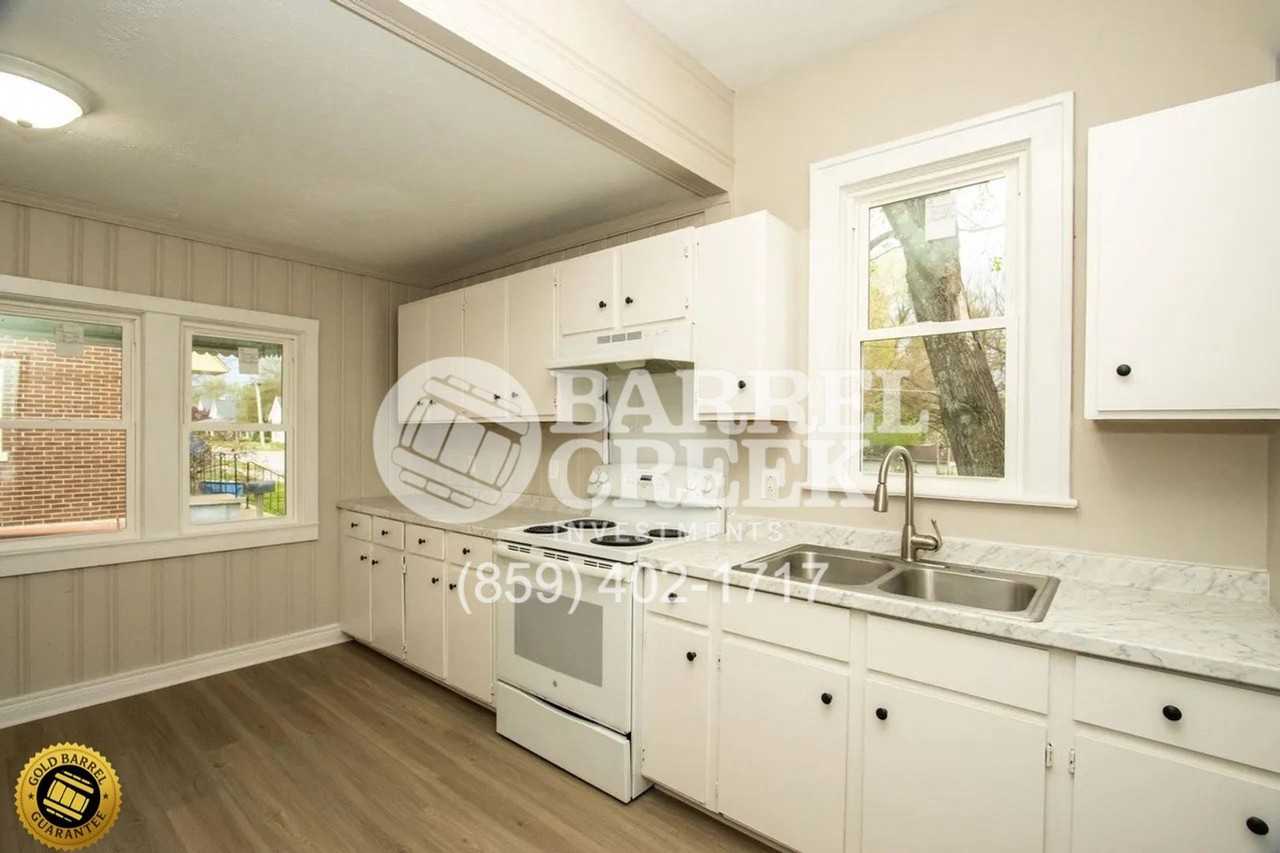 327 N 4th St - Photo 2 of 27