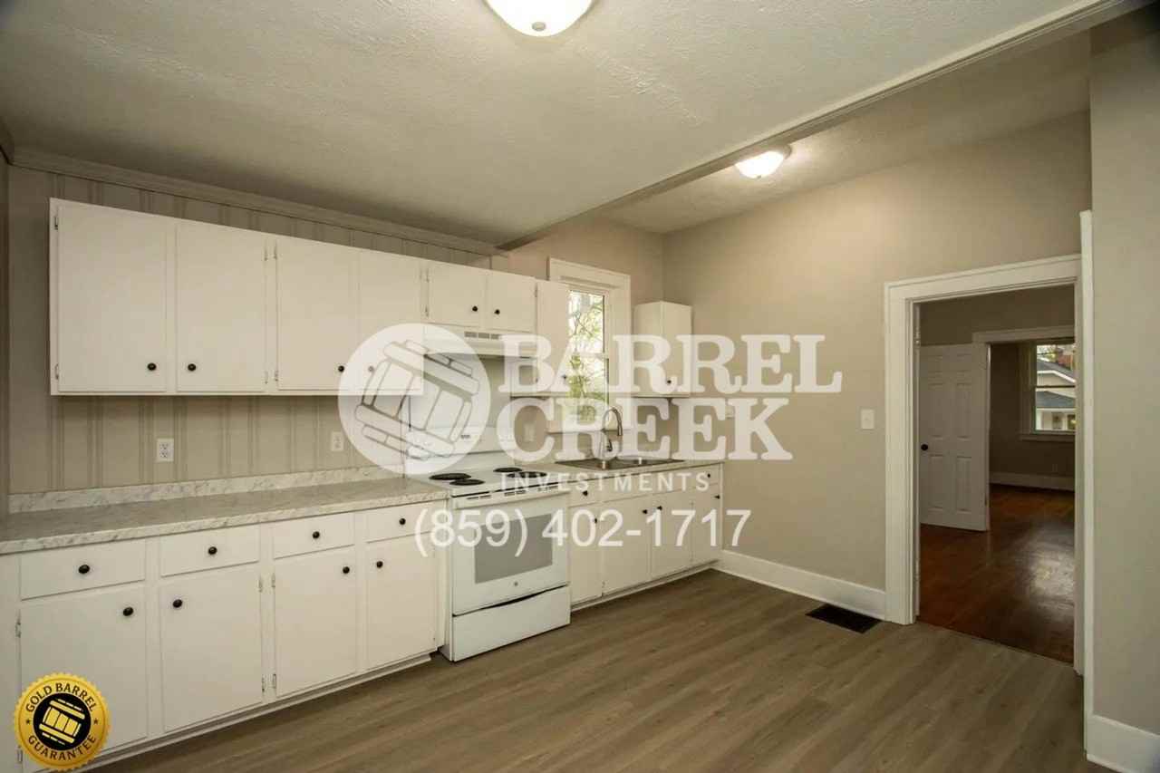 327 N 4th St - Photo 5 of 27