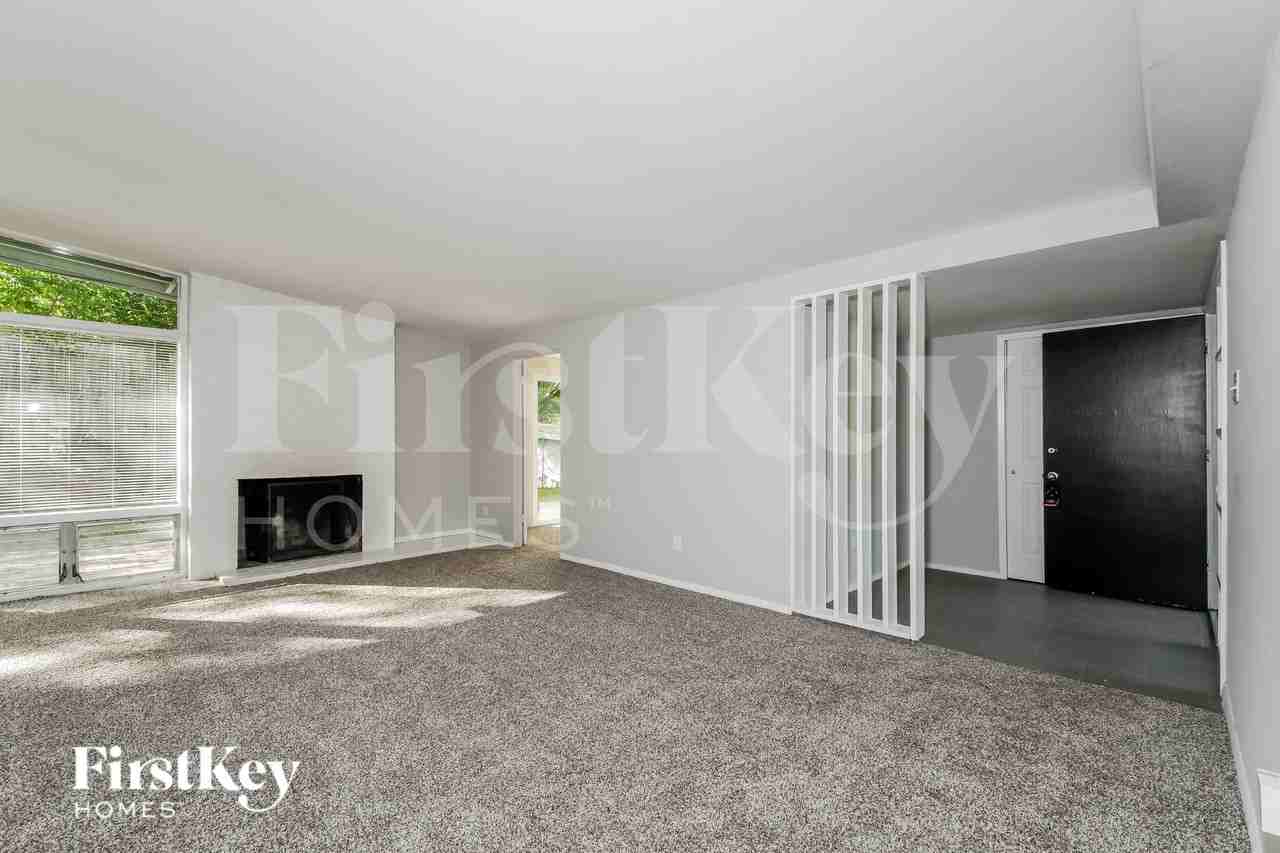 315 Holiday Hill Dr - Photo 3 of 15