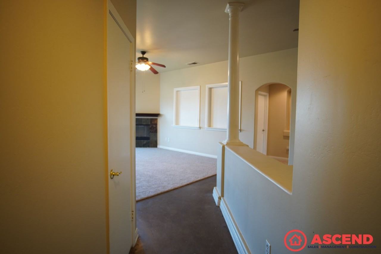 5305 Pine Grove Ct - Photo 2 of 17