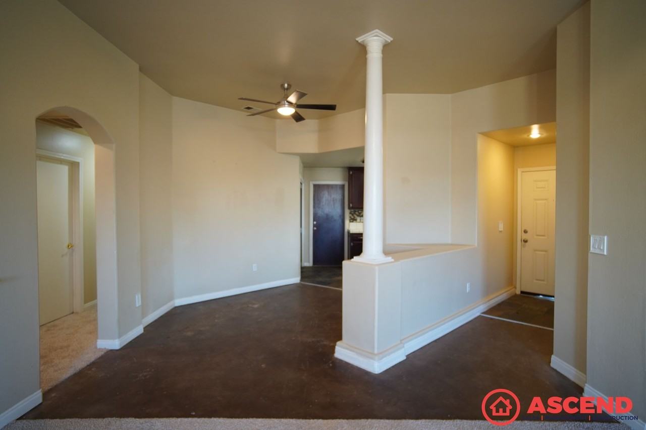 5305 Pine Grove Ct - Photo 3 of 17