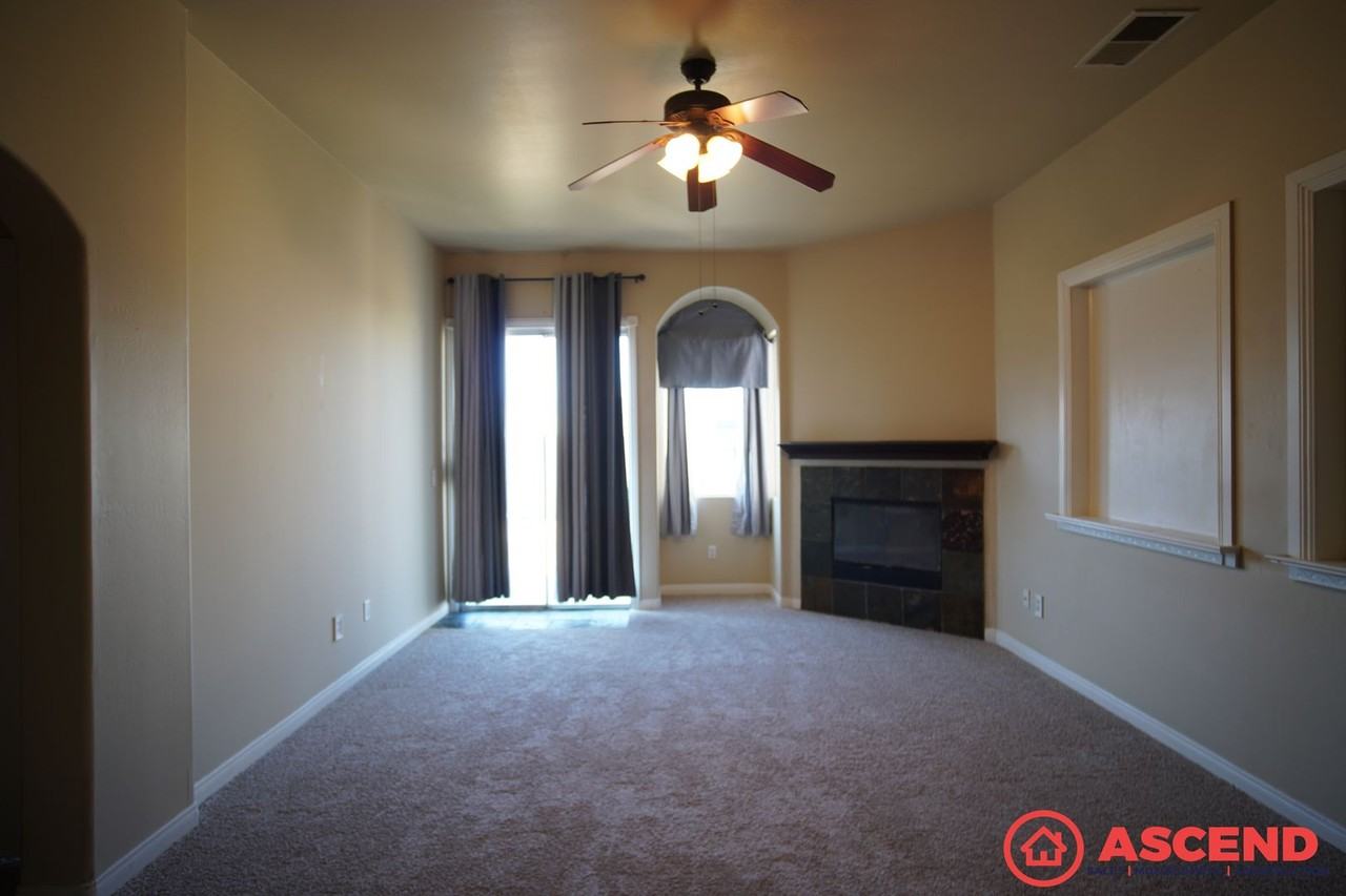 5305 Pine Grove Ct - Photo 4 of 17