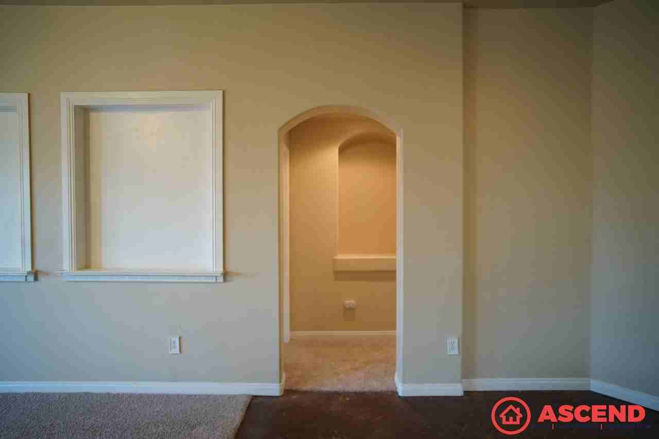 5305 Pine Grove Ct - Photo 6 of 17