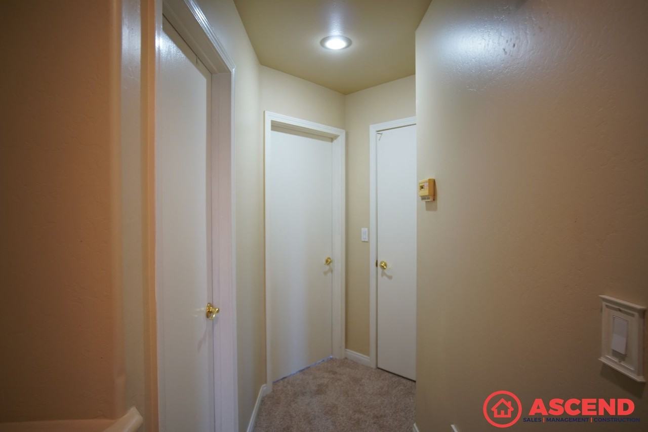 5305 Pine Grove Ct - Photo 7 of 17