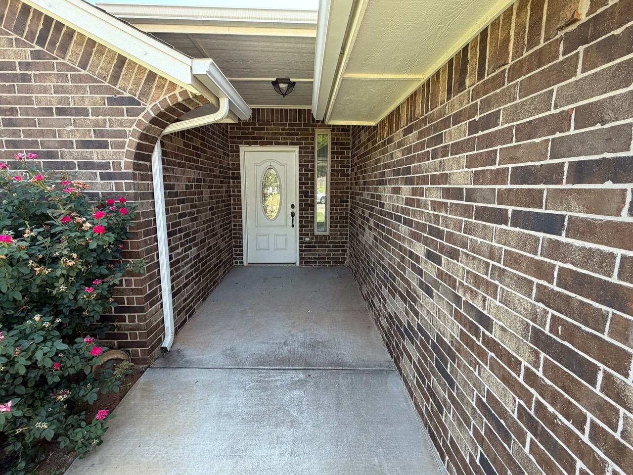 215 Tuscany Cir - Photo 2 of 29