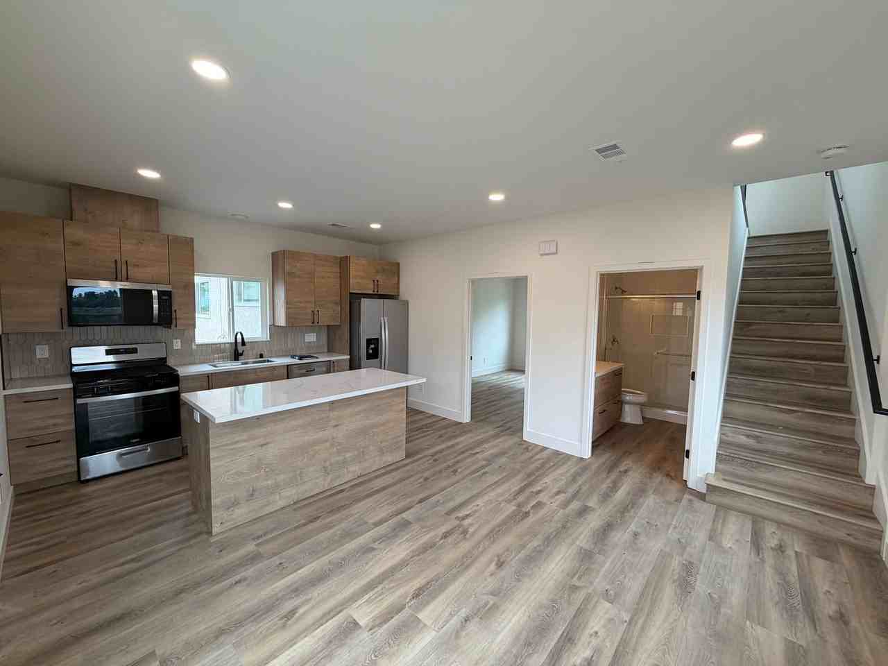 5094 Catoctin Dr - Photo 3 of 8