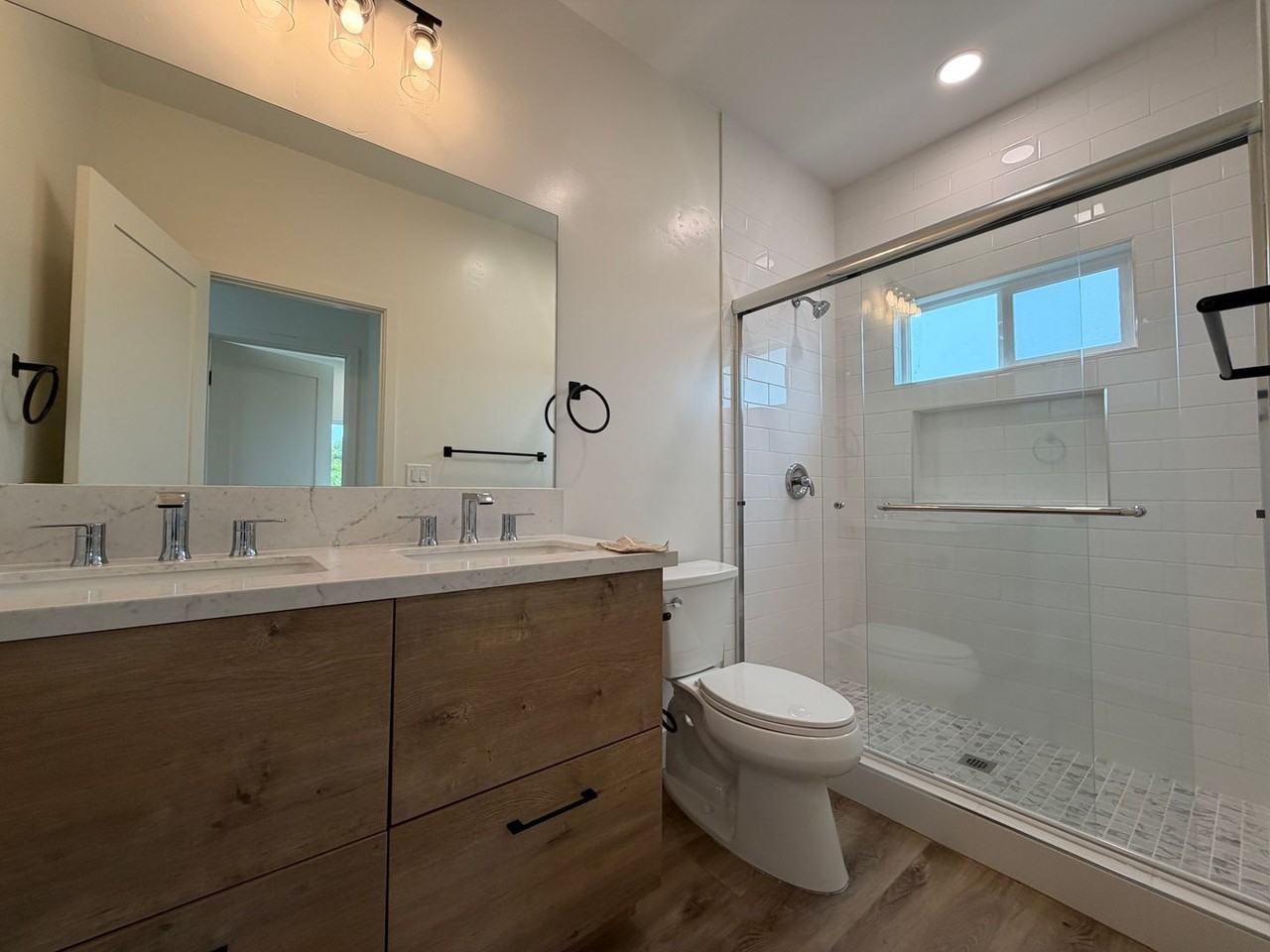 5094 Catoctin Dr - Photo 4 of 8