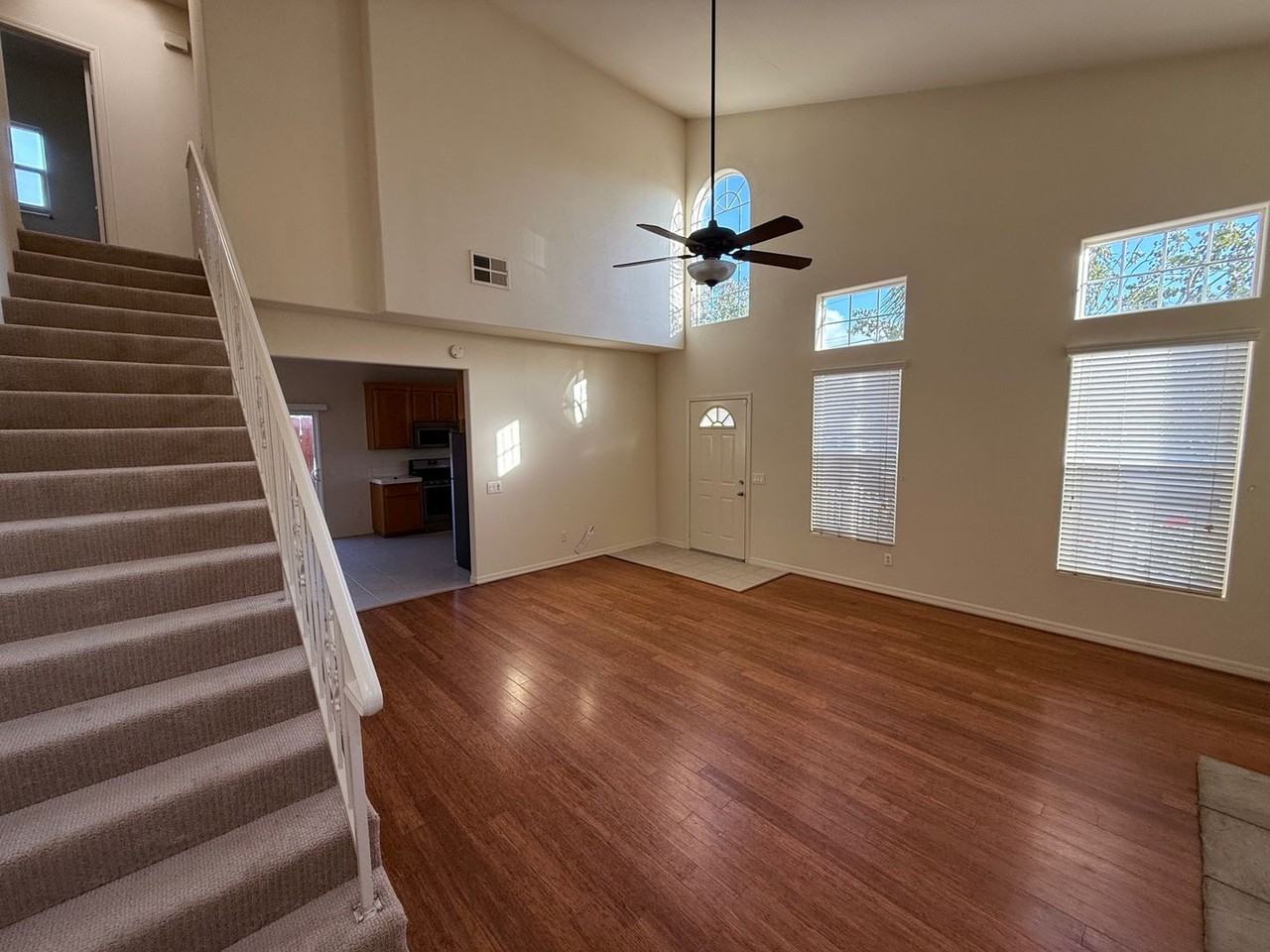 1446 Holly Ave - Photo 3 of 21