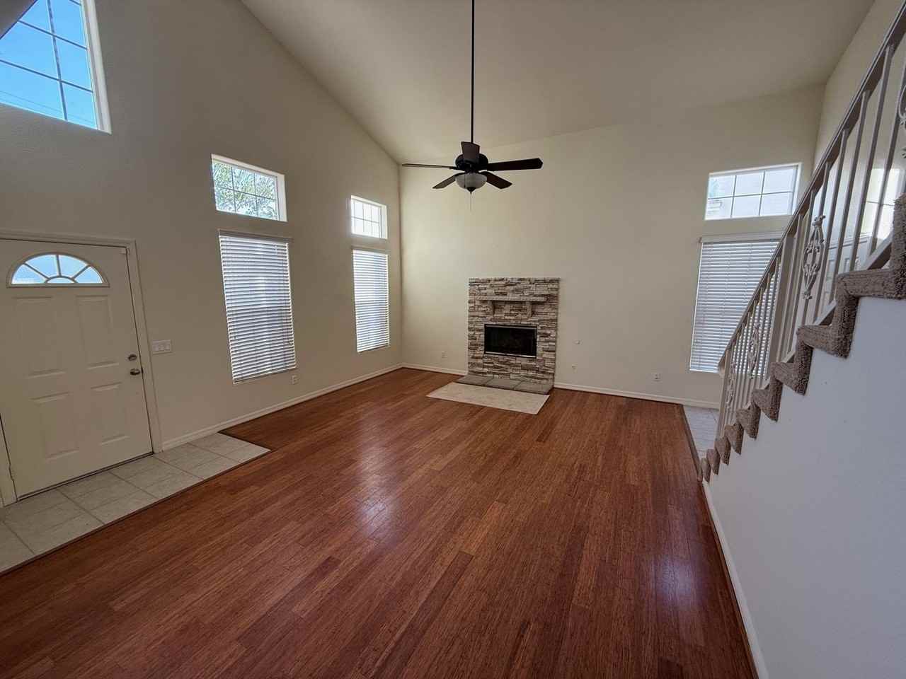 1446 Holly Ave - Photo 4 of 21