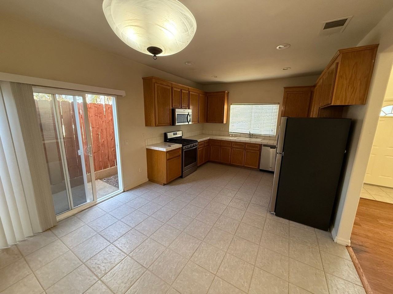 1446 Holly Ave - Photo 5 of 21
