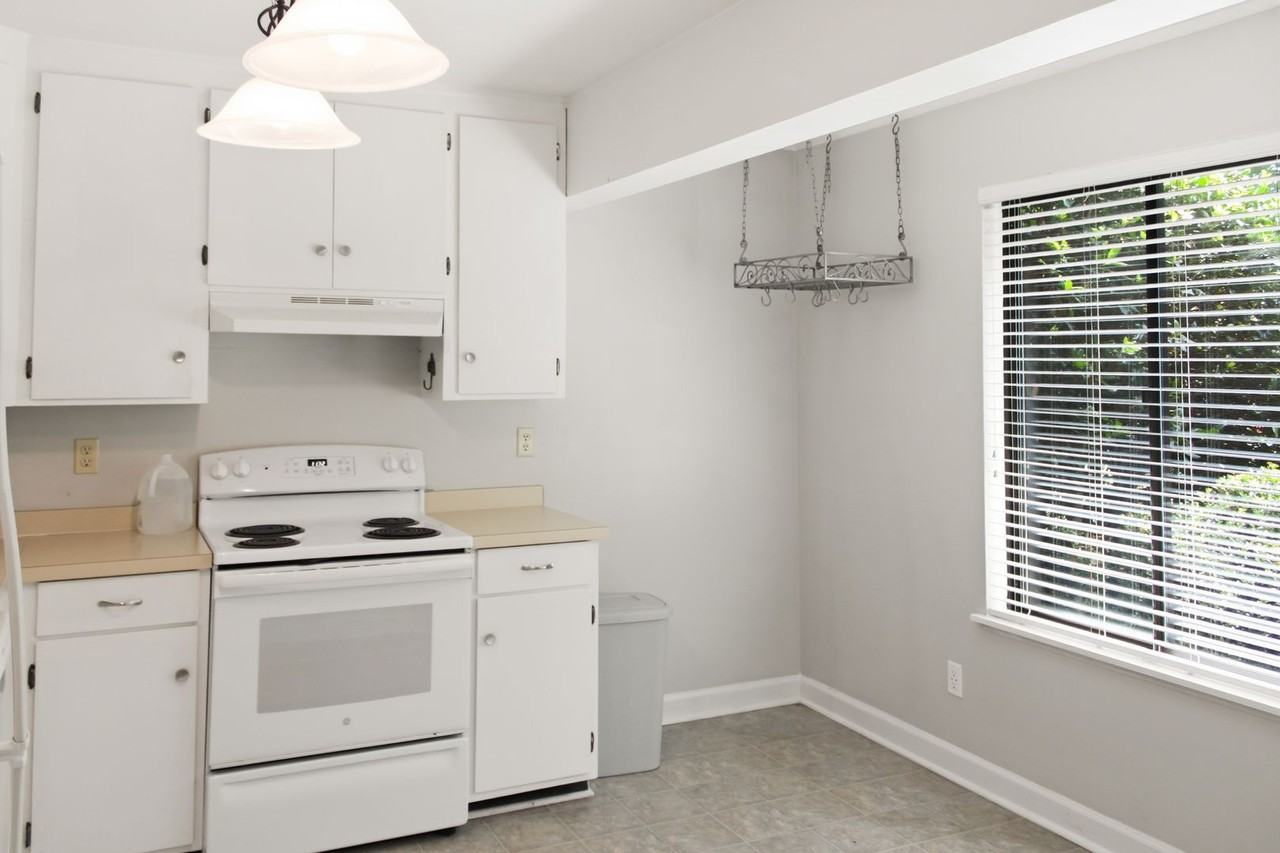 124 Blithe Ct - Photo 2 of 16