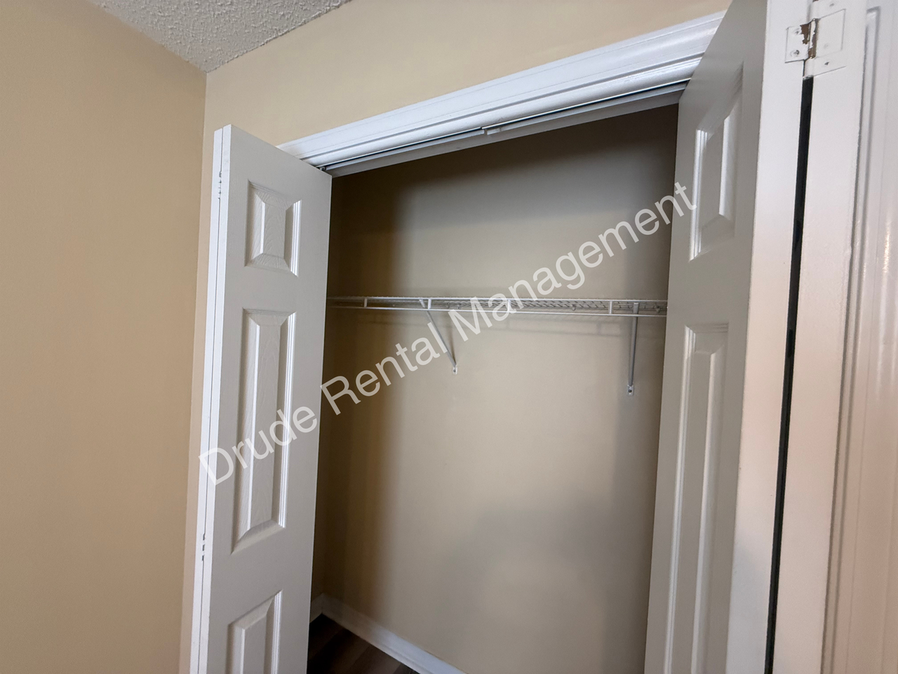 508 Cedar Ln - Photo 4 of 26