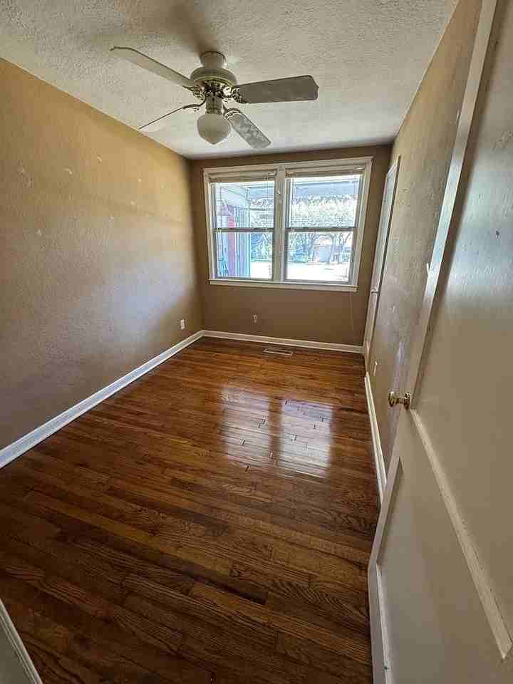 2204 Tierney Rd - Photo 3 of 15