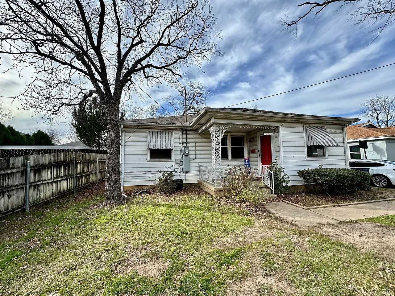 2204 Tierney Rd - Photo 4 of 15