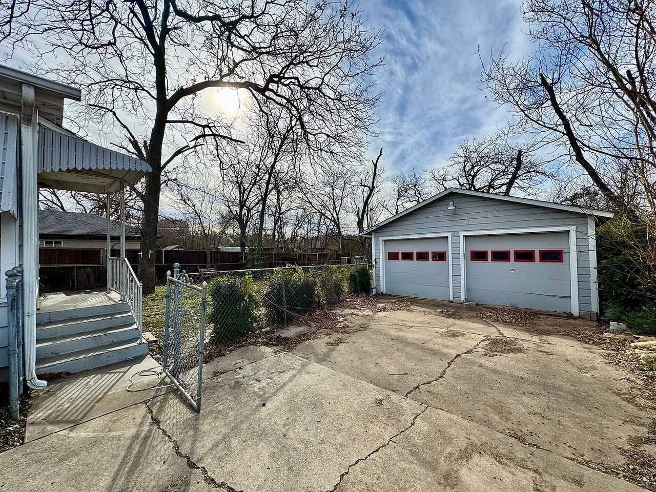 2204 Tierney Rd - Photo 5 of 15