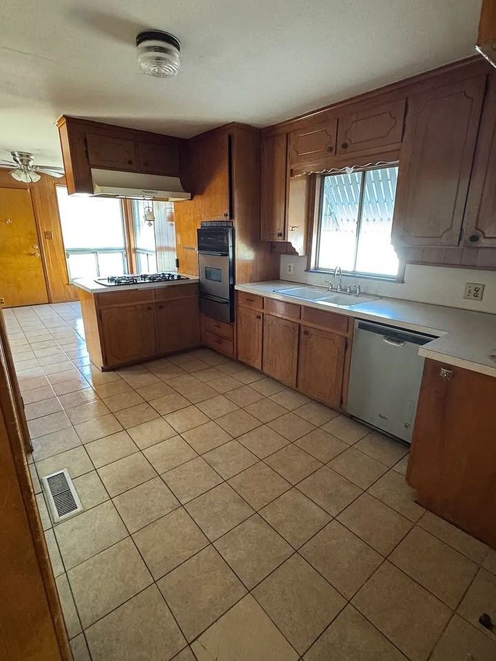 2204 Tierney Rd - Photo 6 of 15