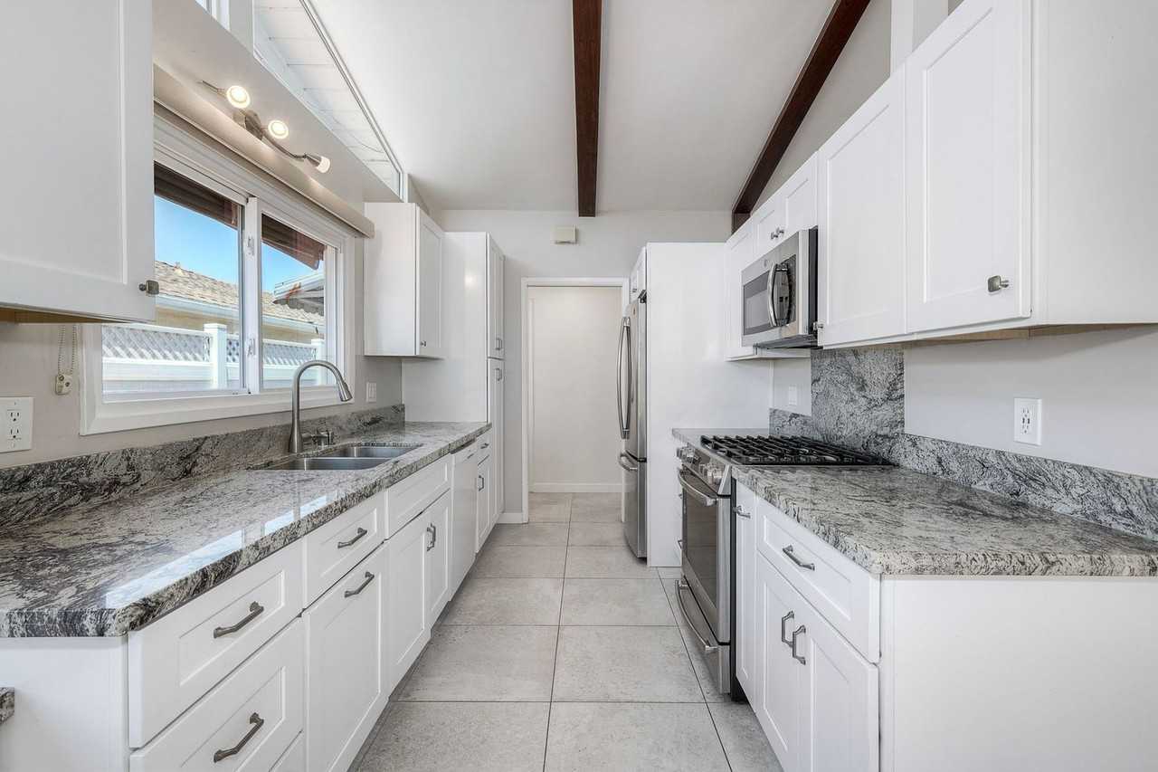 5681 Charter Ave - Photo 3 of 26