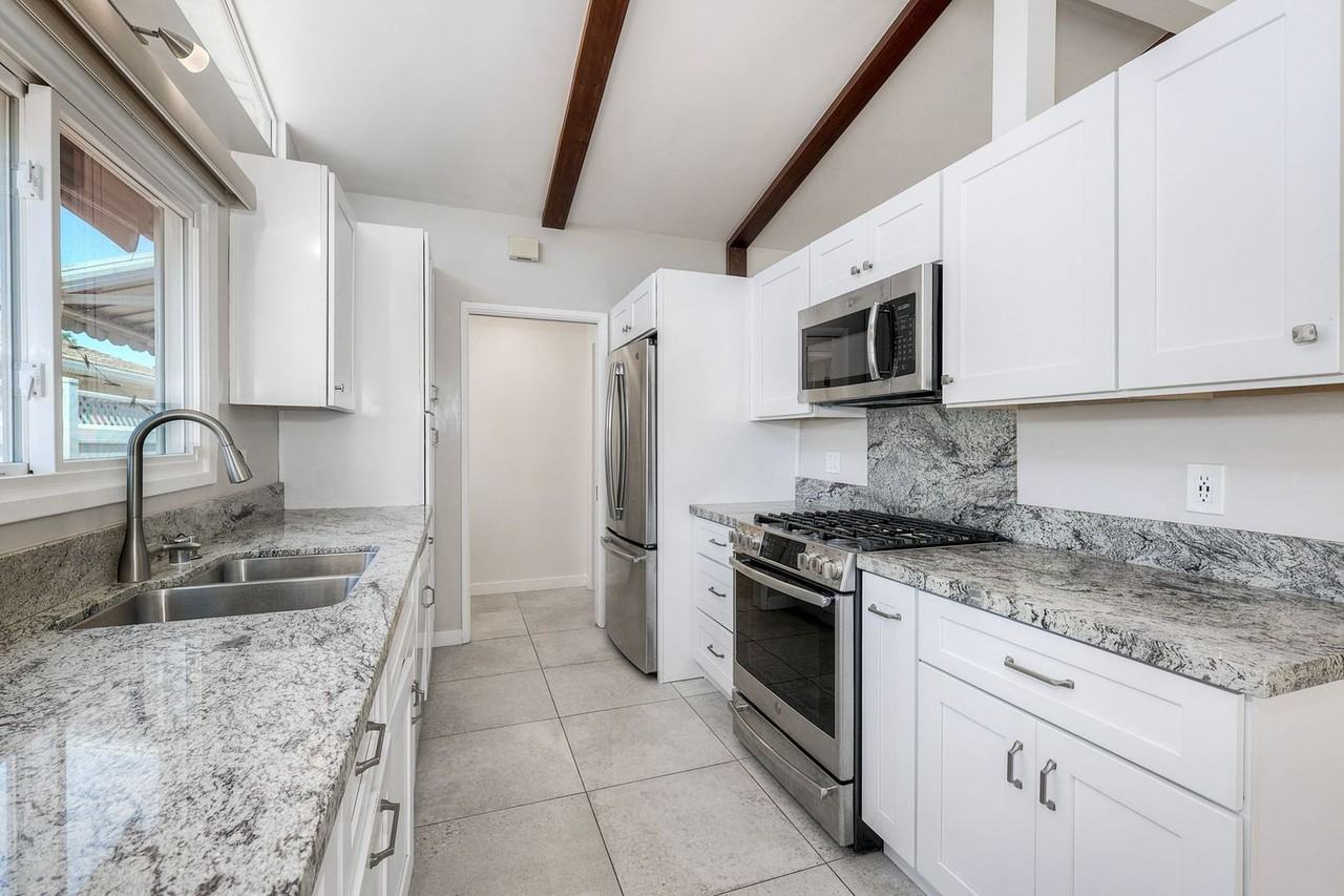 5681 Charter Ave - Photo 4 of 26