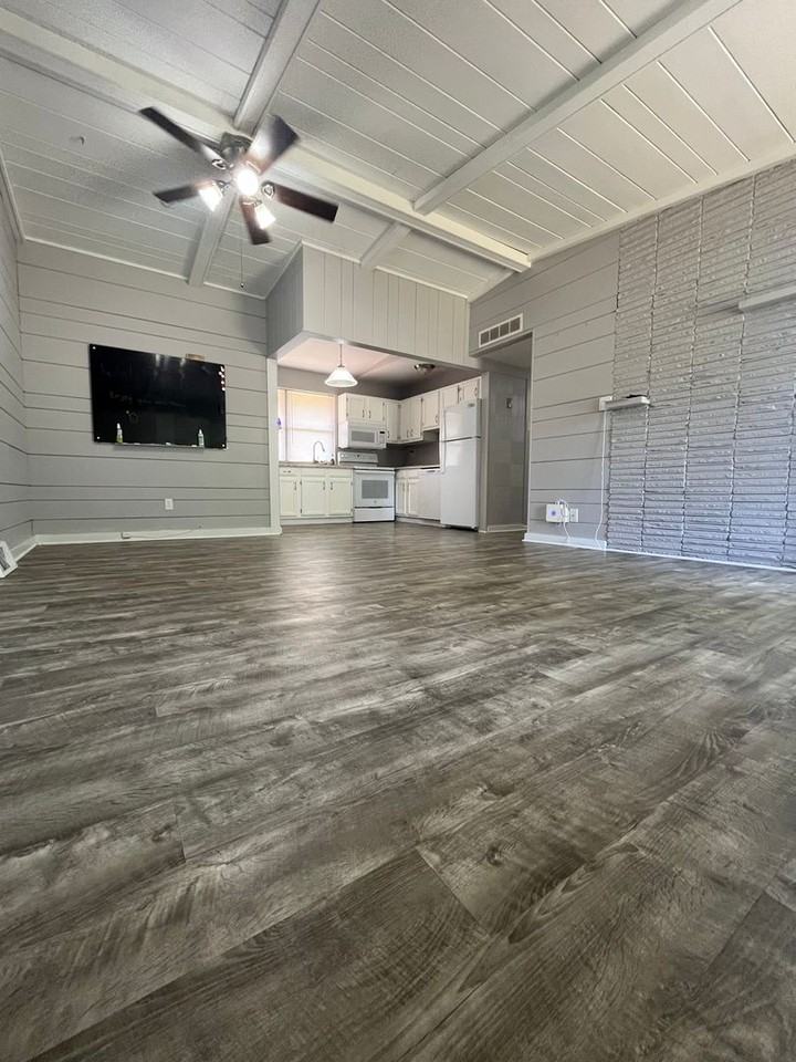 4200 Shirley Dr - Photo 2 of 13