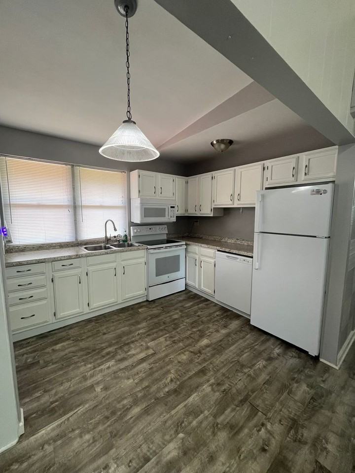 4200 Shirley Dr - Photo 5 of 13