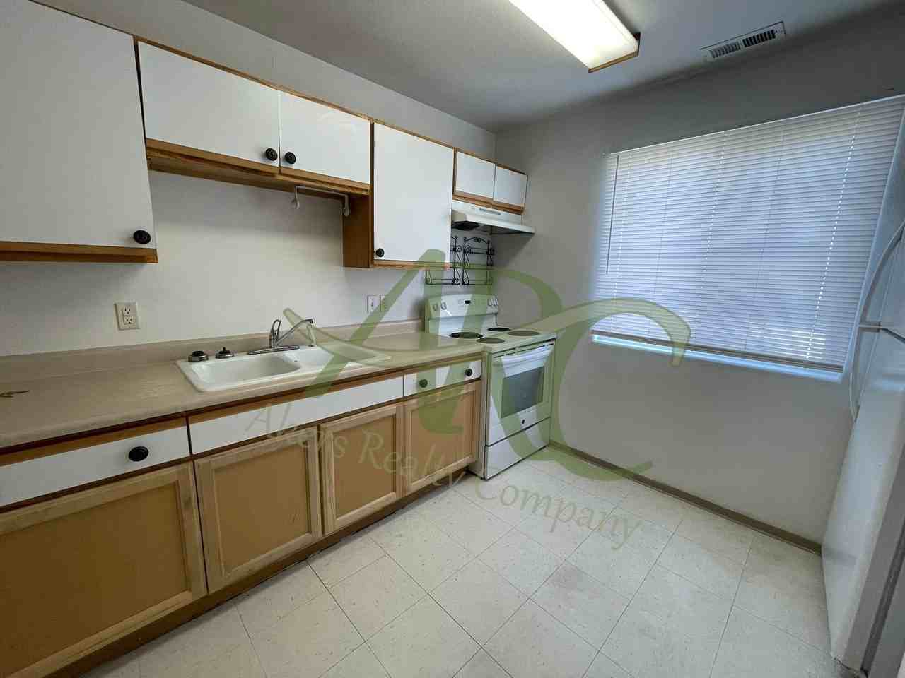 3003 Ontario St - Photo 4 of 15
