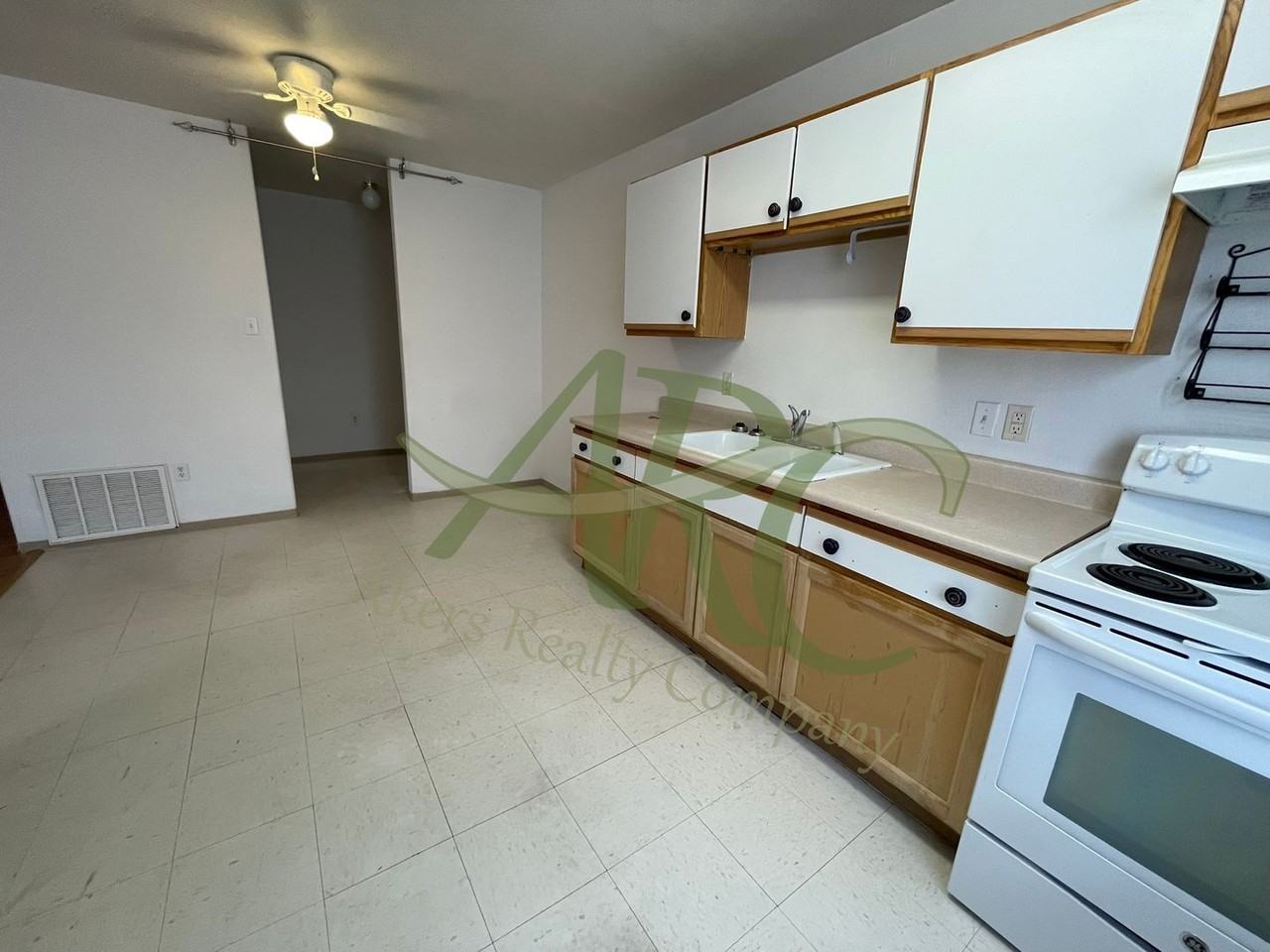 3003 Ontario St - Photo 5 of 15