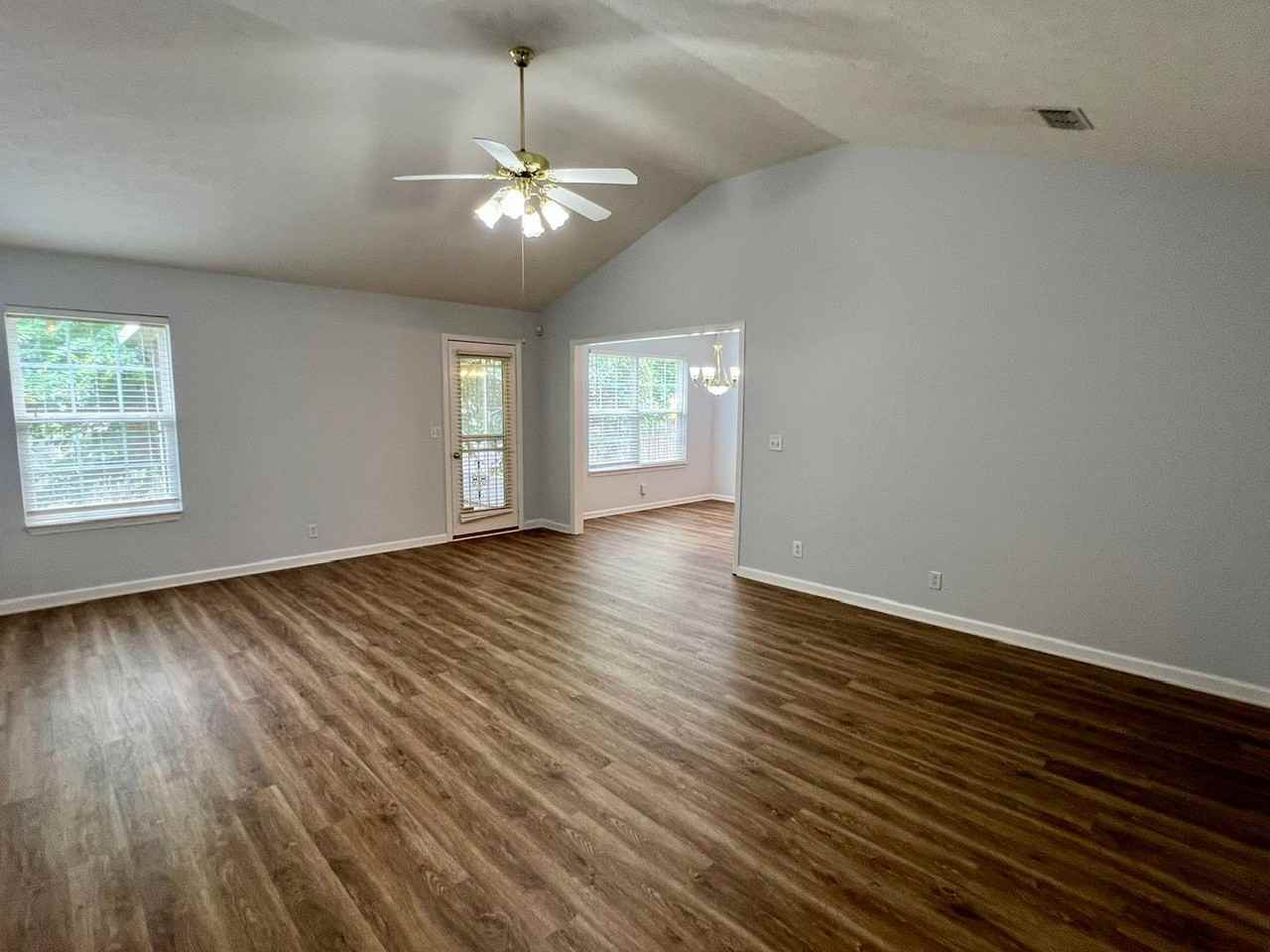 2720 Roscommon Dr - Photo 2 of 22